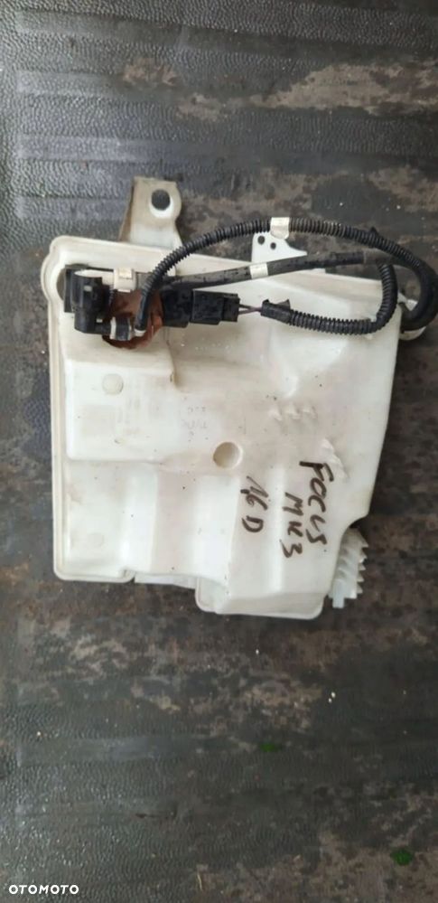 zbiorniki płynu do spryskiwaczy ford focus mk3 1.6d - 1