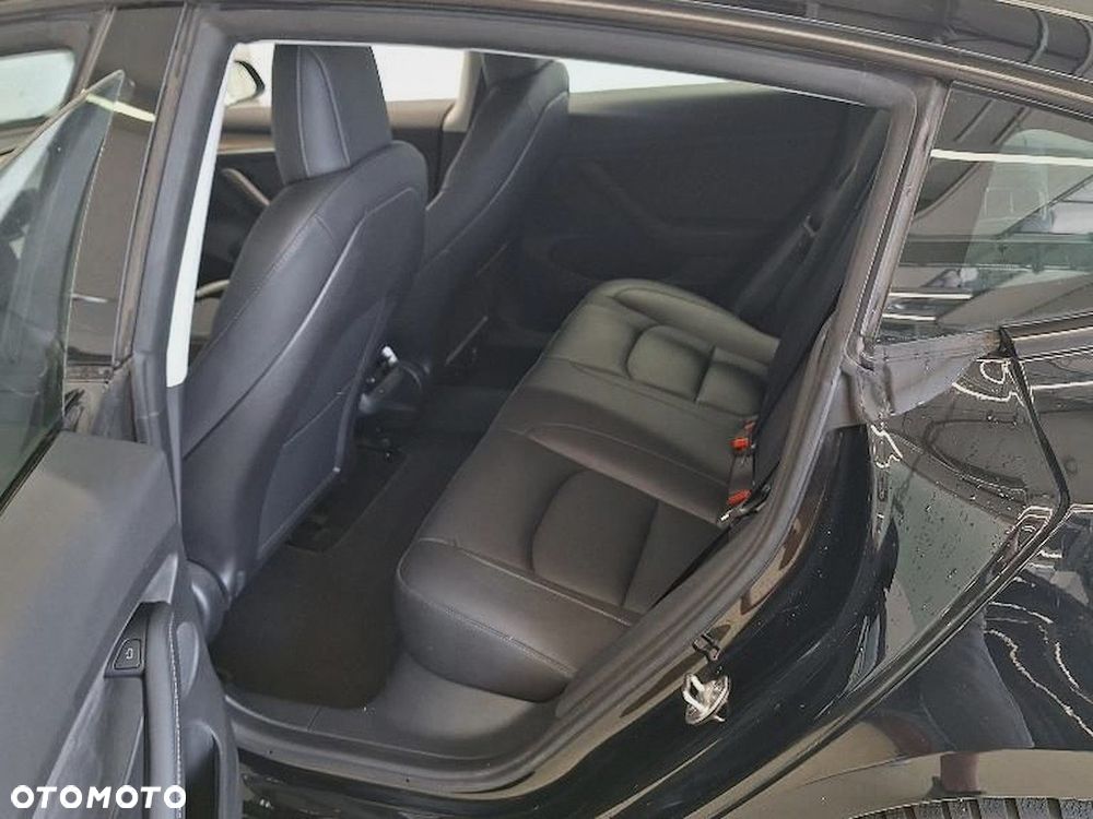 Tesla Model 3 - 10