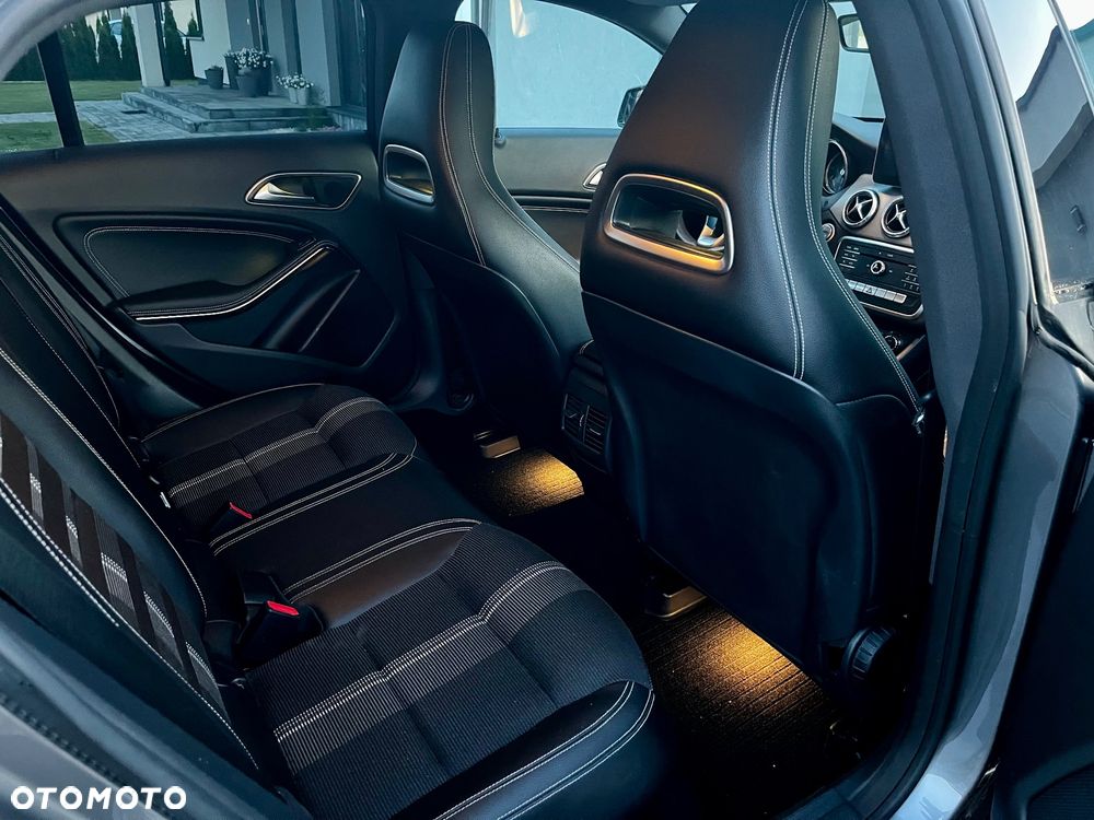 Mercedes-Benz CLA Shooting Brake 180 7G-DCT Urban - 15