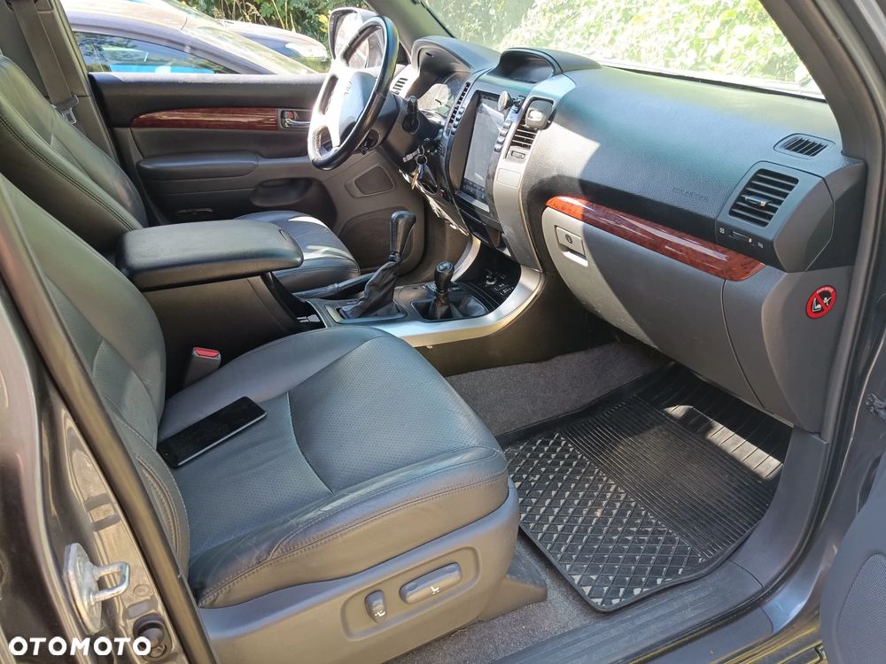 Toyota Land Cruiser - 19