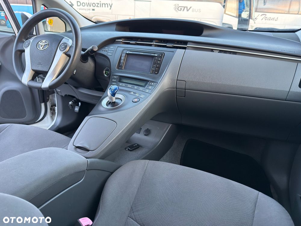 Toyota Prius (Hybrid) Executive - 19