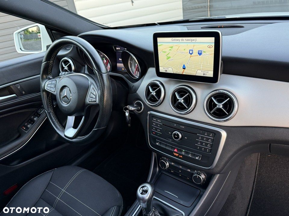 Mercedes-Benz CLA 180 AMG Line - 31