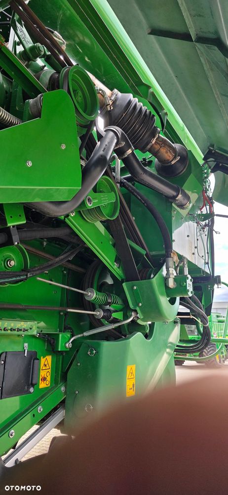 John Deere S770 - 12