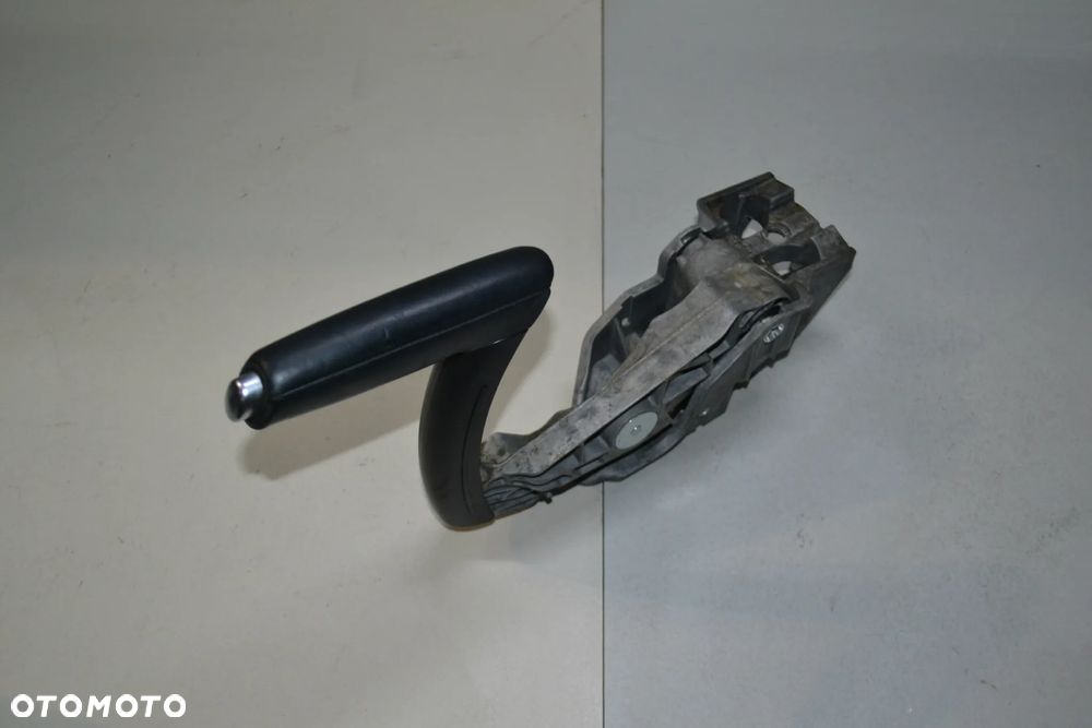 AUDI A3 8P 03-12 DZWIGNIA HAMULCA RĘCZNEGO SKÓRA 8P0711303C - 1