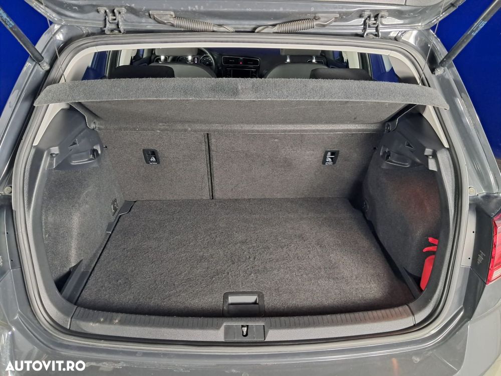 Volkswagen Golf - 23