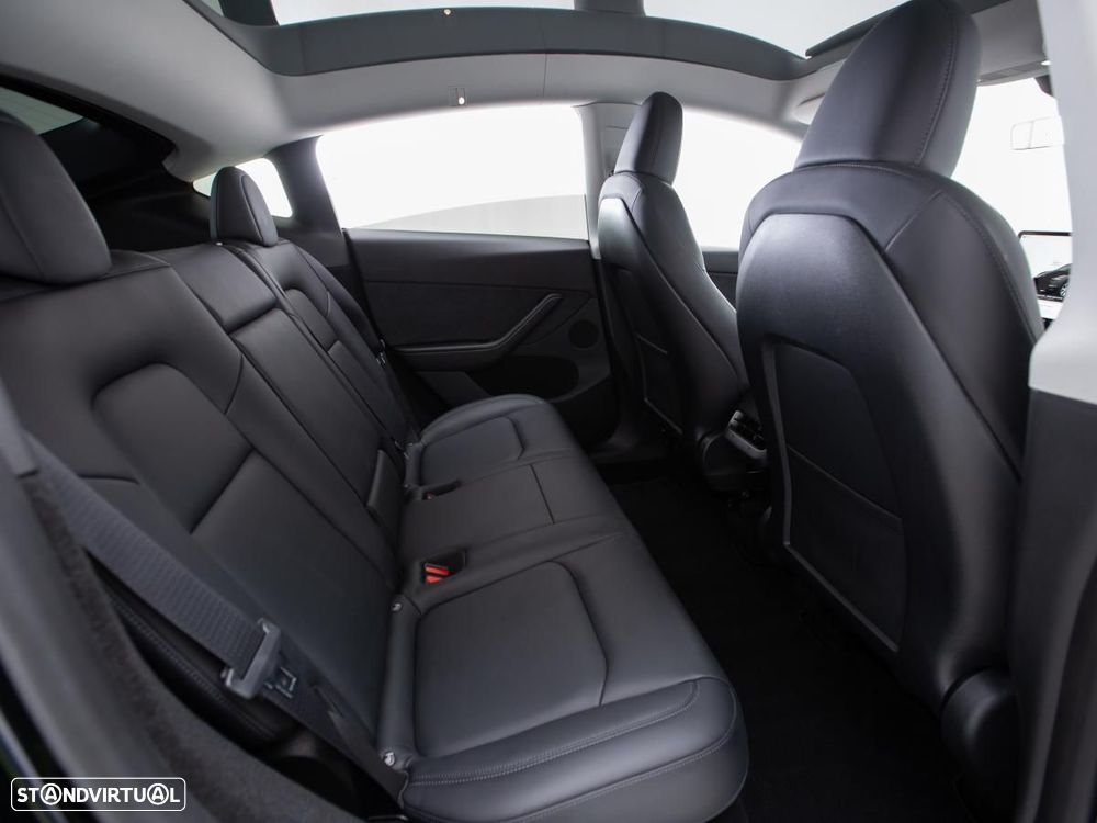 Tesla Model Y Long Range Dual Motor AWD - 13
