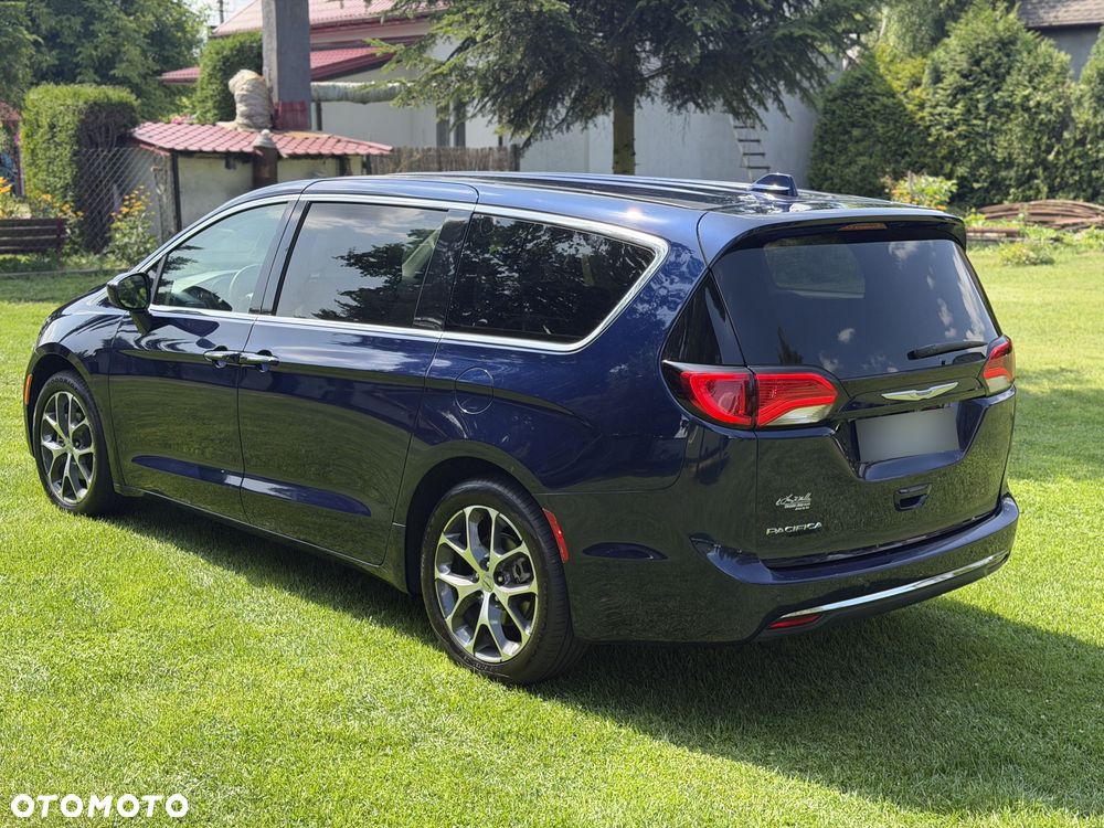 Chrysler Pacifica - 11