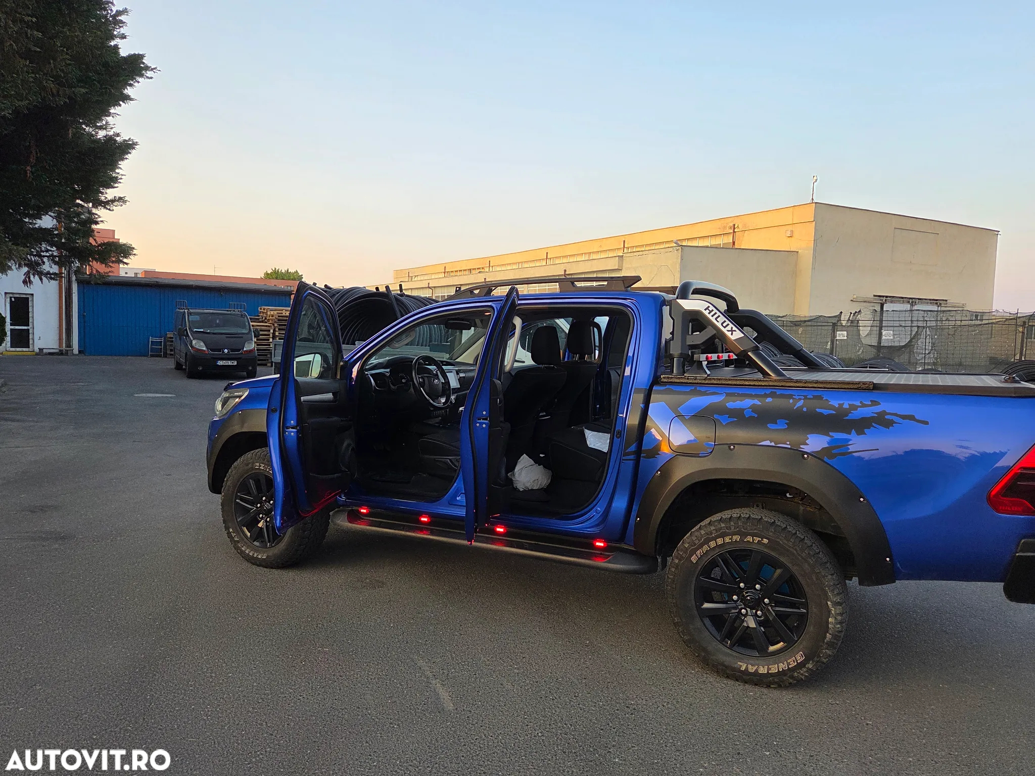 Toyota Hilux 4x4 Double Cab A/T Invincible - 18