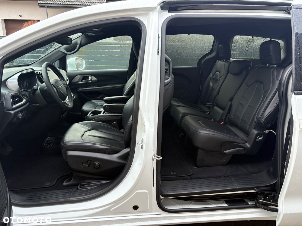 Chrysler Pacifica - 27