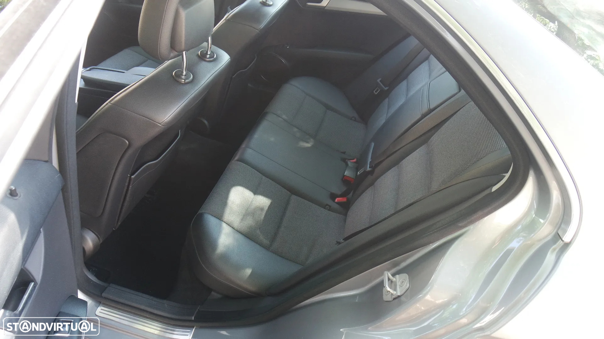 Mercedes-Benz C 220 CDi Avantgarde BlueEfficiency - 32
