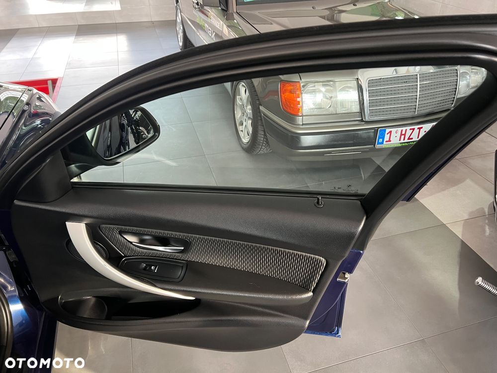 BMW Seria 3 318i Edition Luxury Line Purity - 30