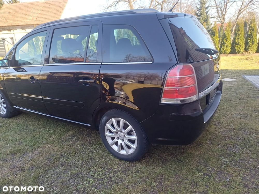 Opel Zafira 1.6 - 8