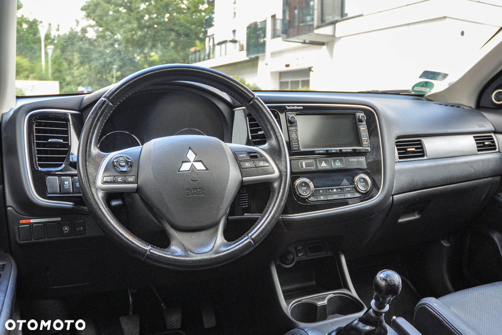 Mitsubishi Outlander - 10
