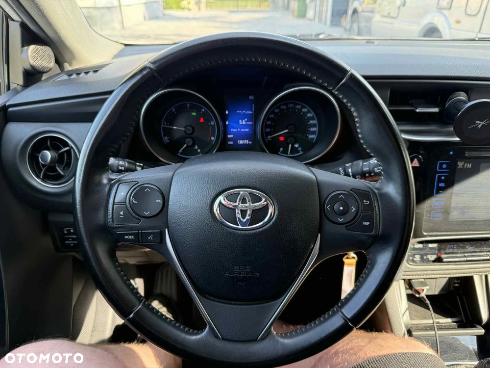 Toyota Auris 1.4 D-4D Premium - 2