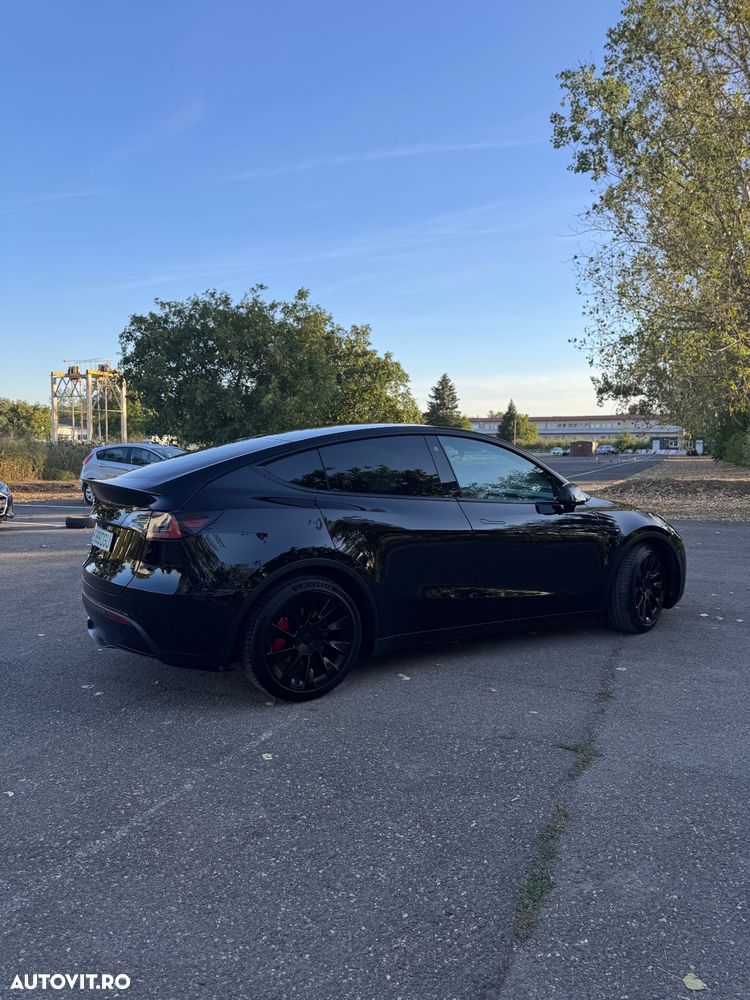 Tesla Model Y AWD Performance - 4