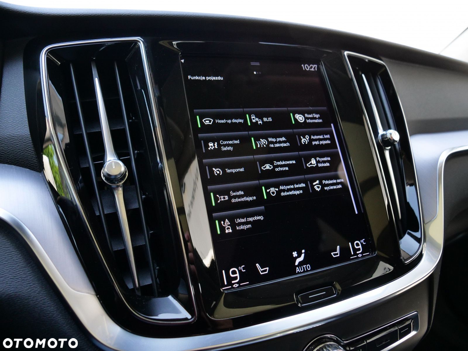 Volvo V60 Cross Country - 24