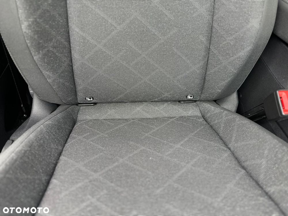 Volkswagen Golf 2.0 TDI SCR DSG Life - 32