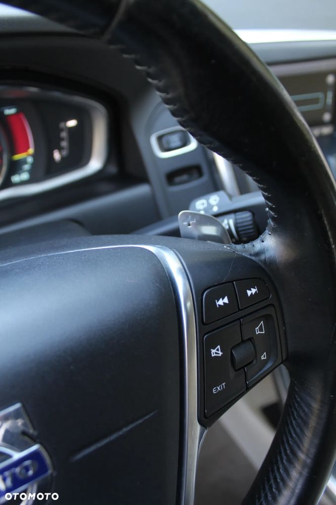 Volvo XC 60 T6 AWD Momentum - 28