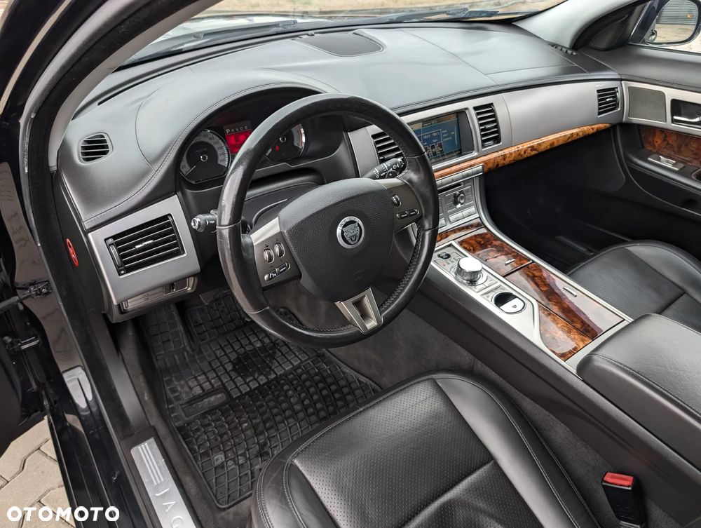 Jaguar XF 3.0 V6 S Luxury - 24