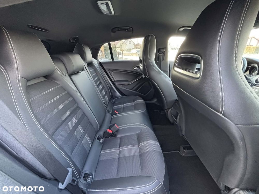 Mercedes-Benz CLA 180 Peak Edition - 30