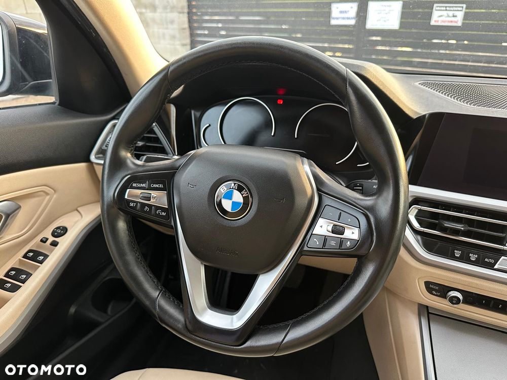 BMW Seria 3 318d Sport Line Shadow - 13