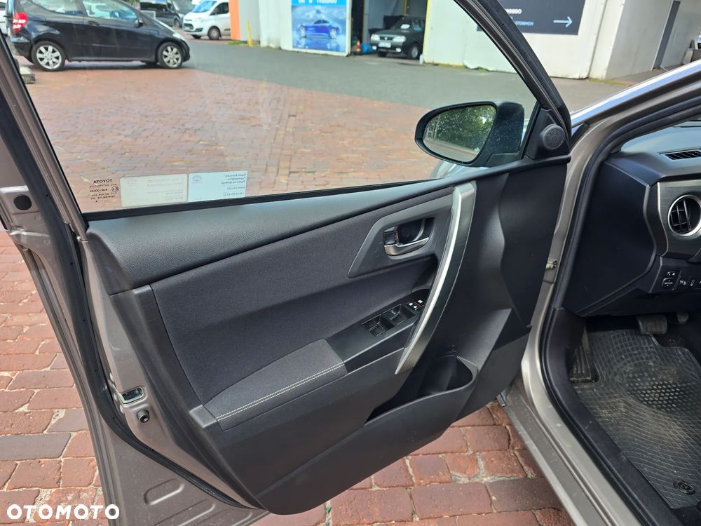 Toyota Auris 1.6 Premium MS - 28