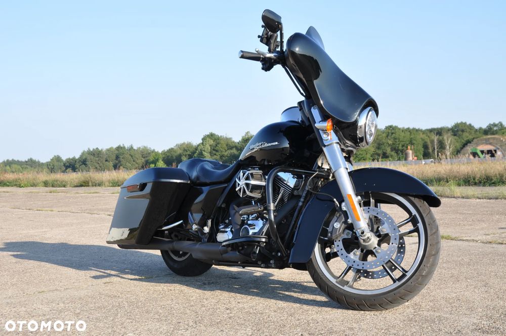 Harley-Davidson Touring Street Glide - 2
