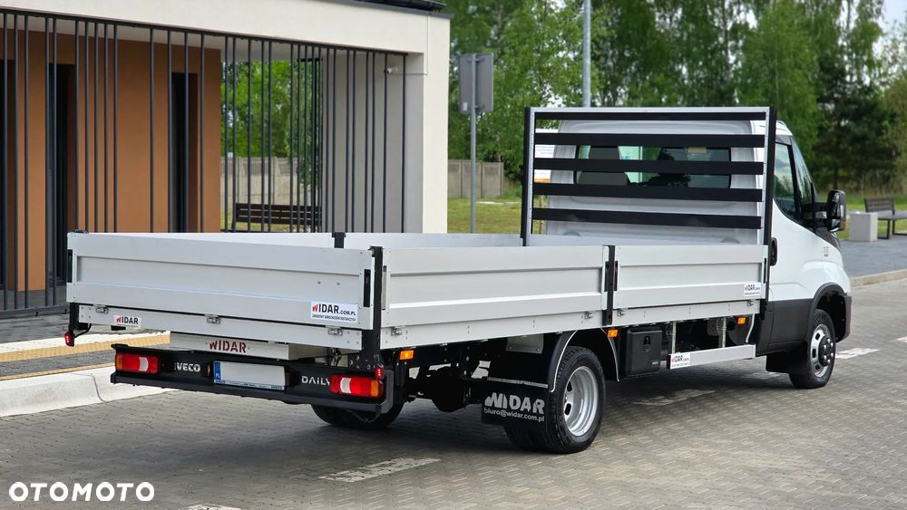 Iveco ❗️❗️DAILY 3.0 180KM MAXI 50C18 JAK NOWY ❗️❗️MODEL 2024 / BLOKADA MOSTU / SKRZYNIA OTWARTA WIDAR 10 PALET / 3500KG HAK / PIERWSZY WŁASCICIEL / NAVI / KAMERA COFANIA / FULL LED / TEMPOMAT AKTYWNY / BLIŹNIAKI / BURTY ALUMINIOWE / WERSJA WZMOCNIONA / FULL OPCJA / SERWIS ASO / SALON POLSKA / 35C15 50C15 35C18❗❗ JAK Z SALONU - NOWY -❗❗ - 3