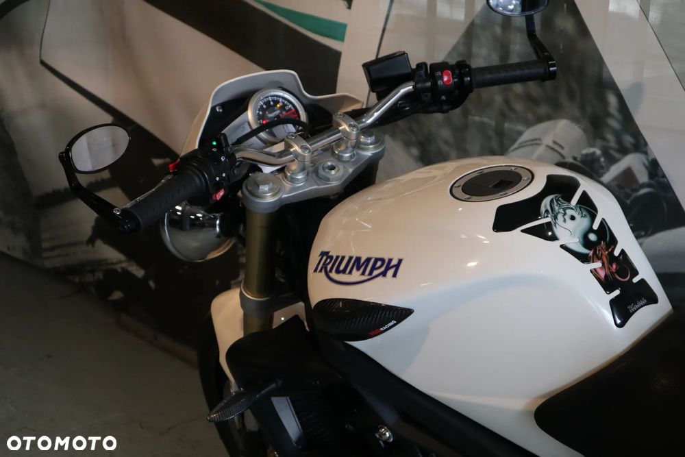 Triumph Street Triple - 8