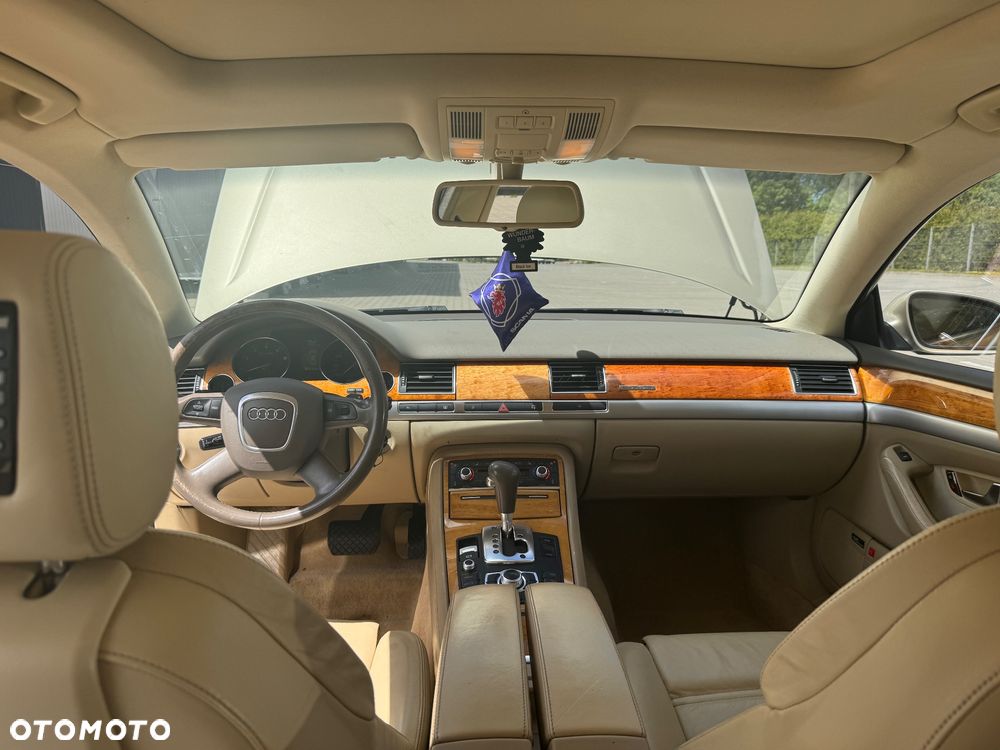 Audi A8 6.0 Quattro - 11