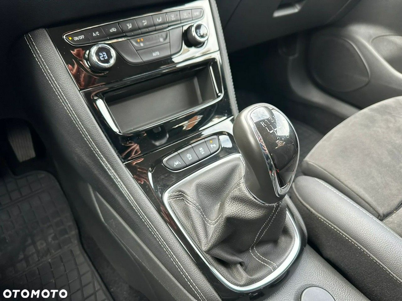 Opel Astra V 1.2 T Elegance S&S - 23