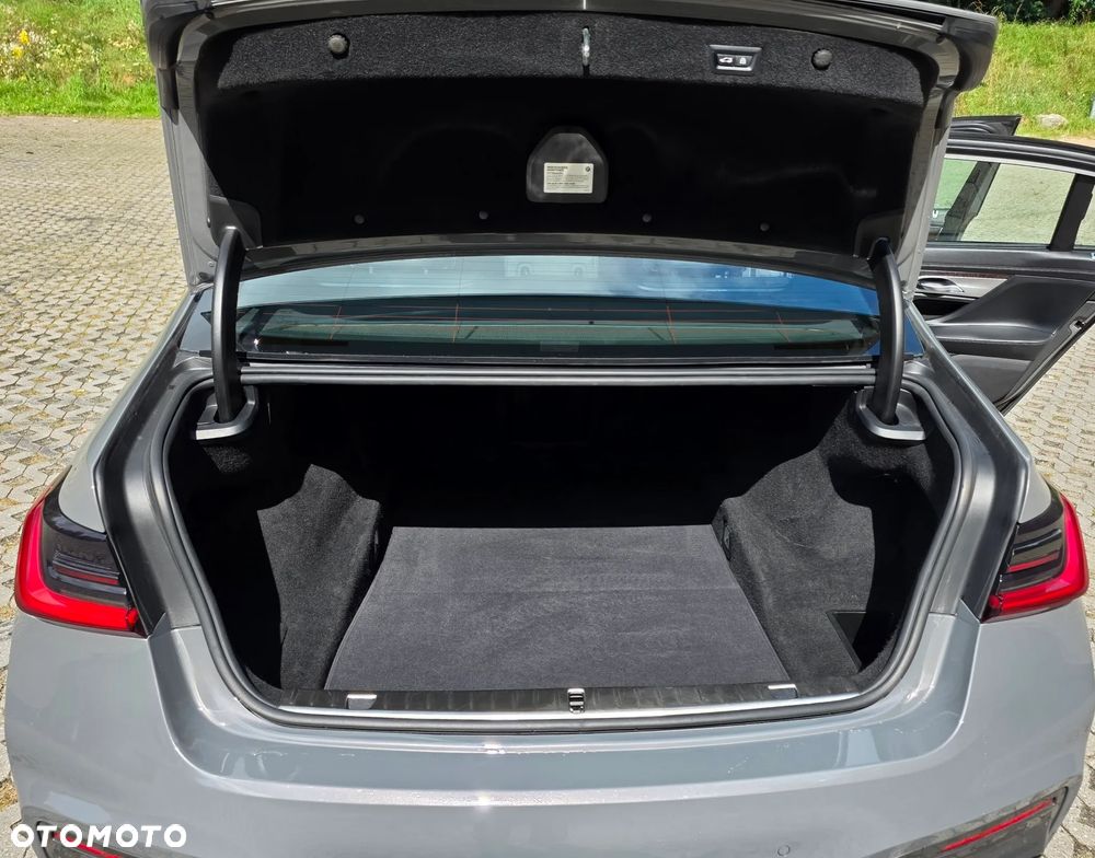 BMW Seria 7 - 12