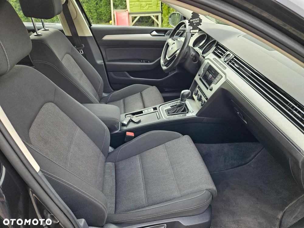 Volkswagen Passat - 15