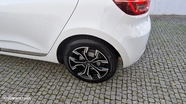 Renault Clio 1.6 E-Tech Exclusive - 4