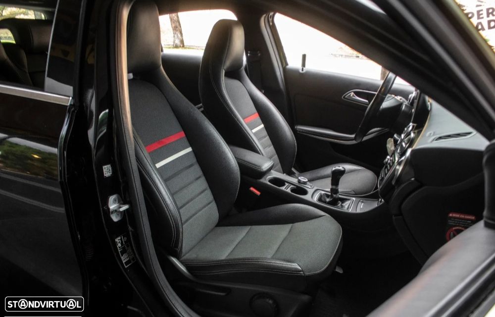 Mercedes-Benz A 180 d AMG Line - 24