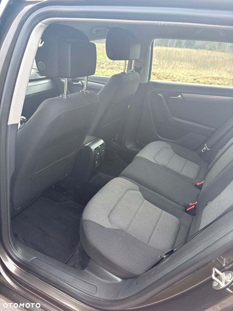 Volkswagen Passat 2.0 Blue TDI SCR Trendline - 19
