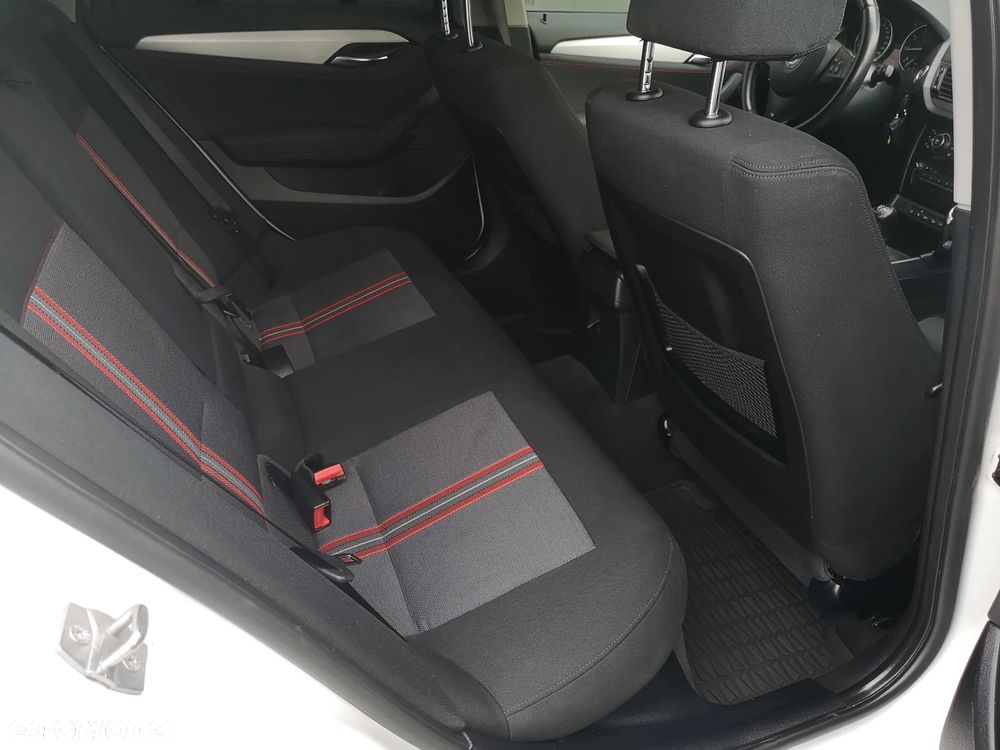 BMW X1 xDrive20i Sport Line - 33