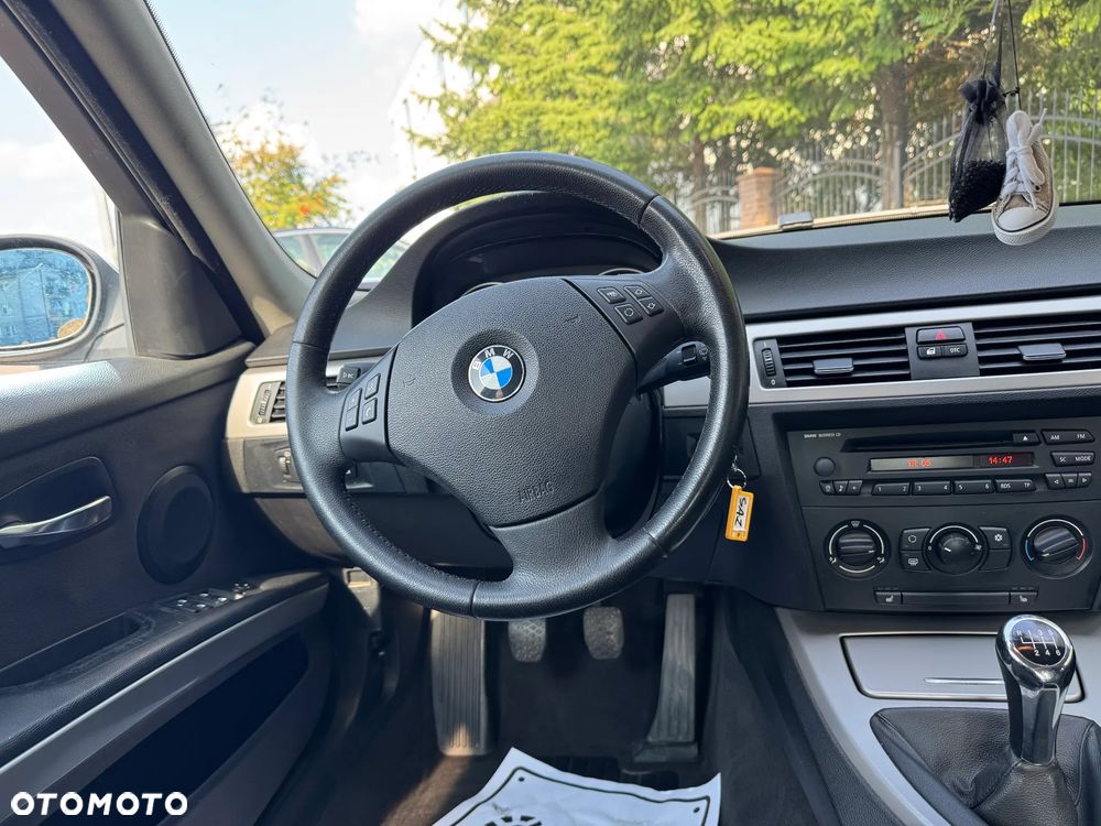 BMW Seria 3 320i - 11