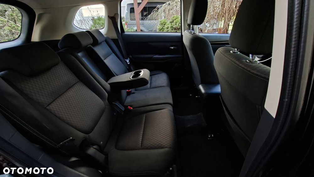 Mitsubishi Outlander 2.0 2WD Inform - 16