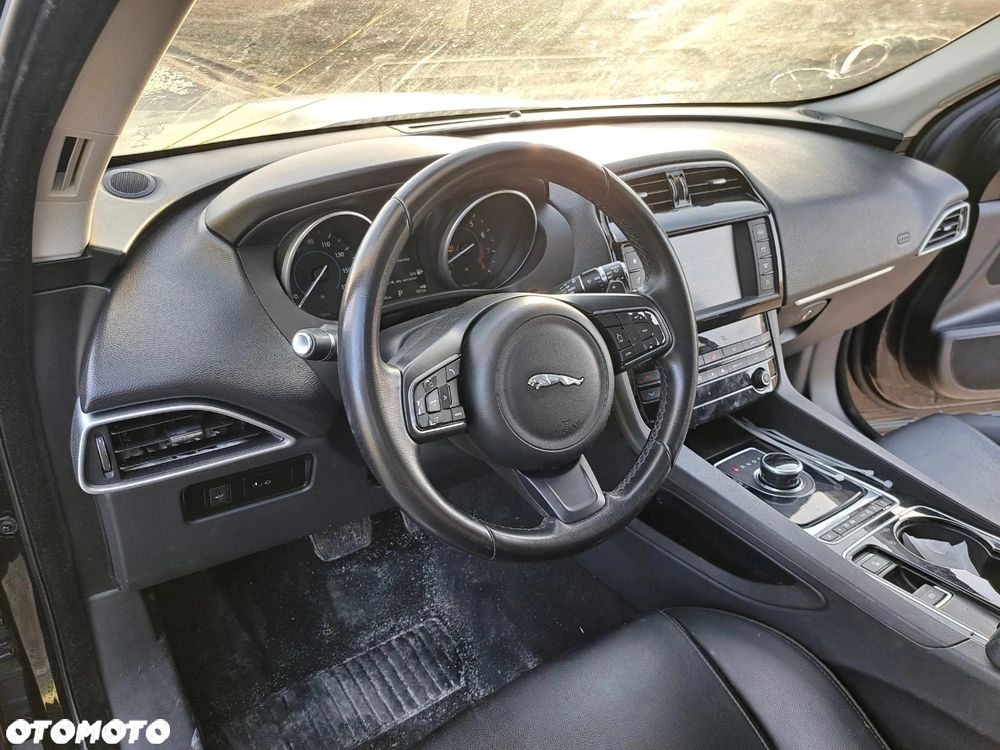 Jaguar F-Pace - 12