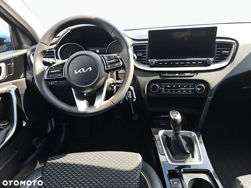 Kia XCeed - 13