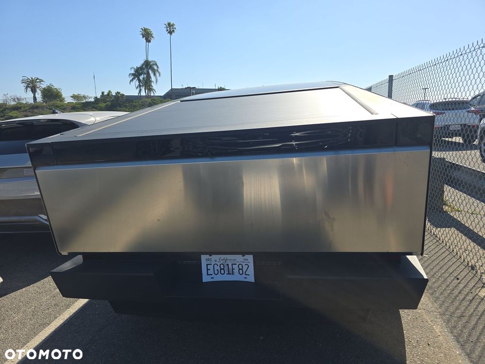 Tesla Cybertruck - 14