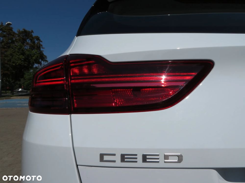 Kia Ceed 1.6 CRDi (48V Mild-Hybrid) DCT7 Spirit - 15