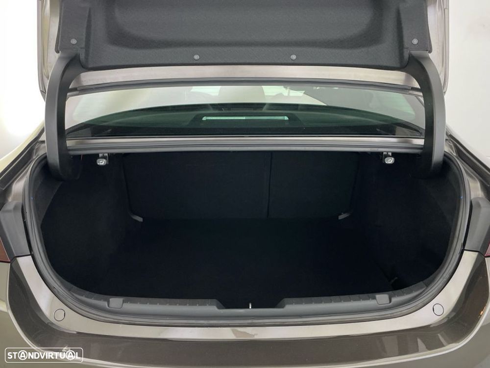 Mazda 3 Sedan 2.0 Sky-G Excellence - 13