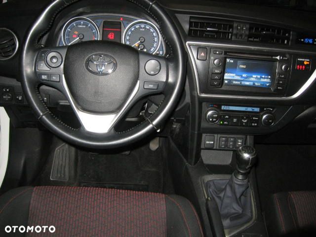 Toyota Auris 1.6 Premium - 10