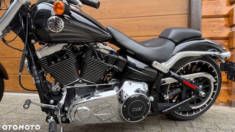 Harley-Davidson Softail Breakout - 22