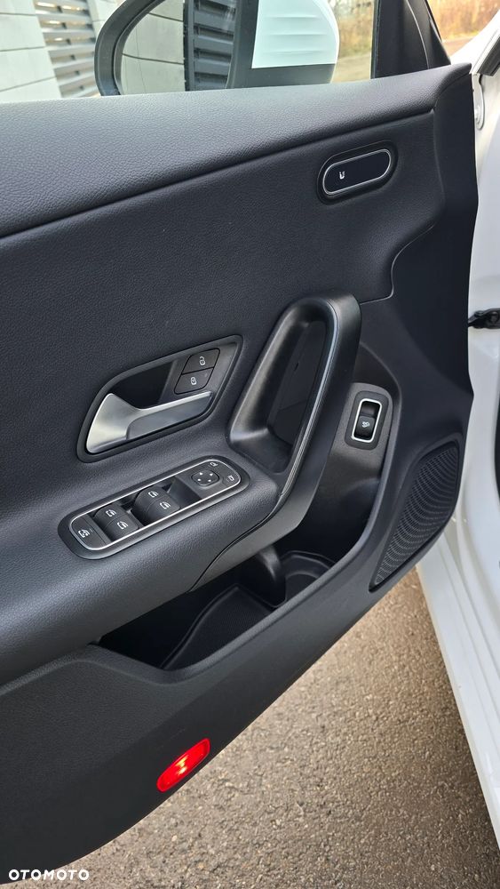 Mercedes-Benz CLA 200 7G-DCT - 10