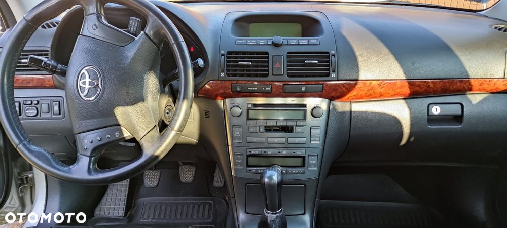 Toyota Avensis 2003 photo 5