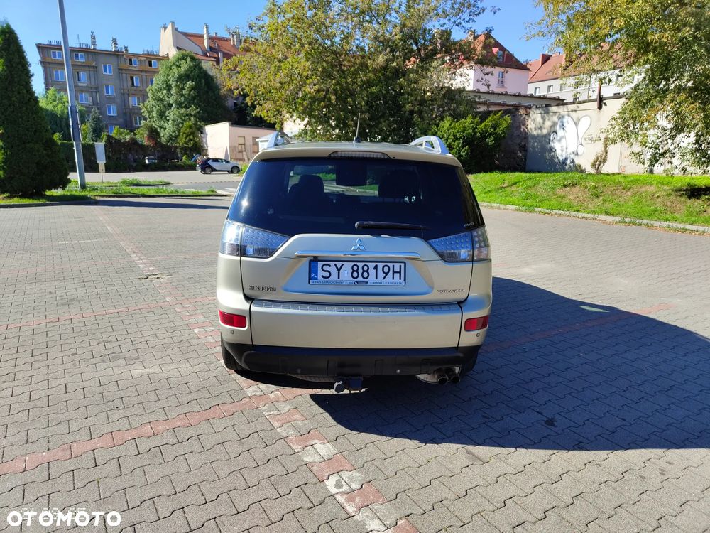 Mitsubishi Outlander 2.0 DID Instyle NAVI - 4