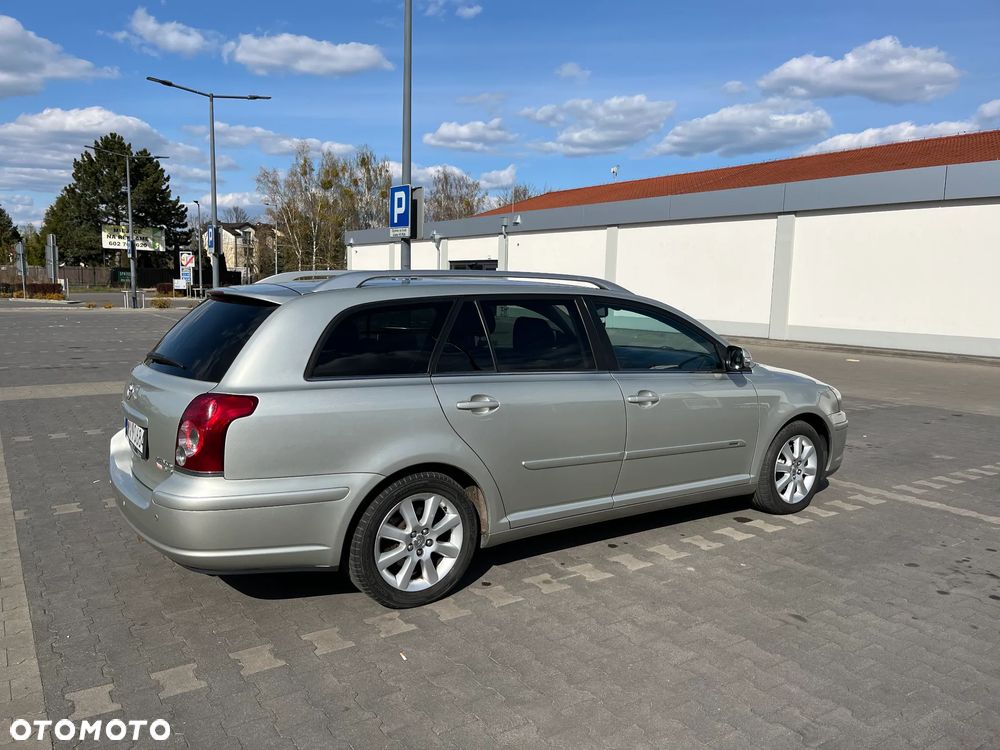 Toyota Avensis 2.0 D-4D Sol - 2